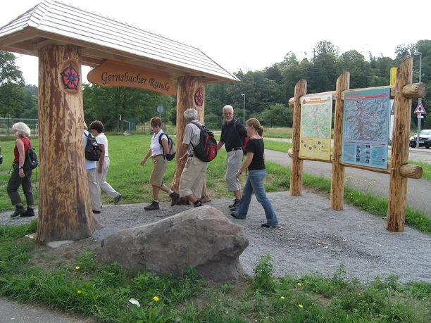 Wanderstart am Portal Gernsbacher Runde