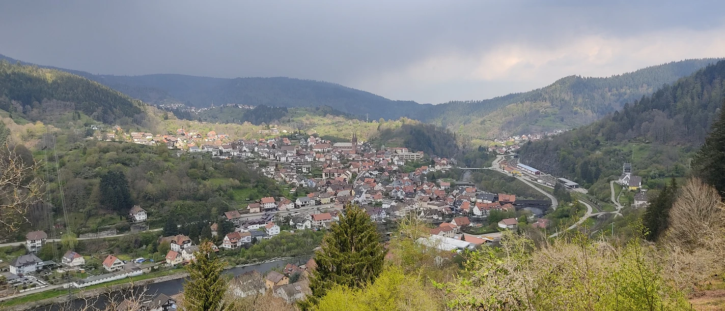Forbach-Blick von unterhalb des Kuckucksfelsen