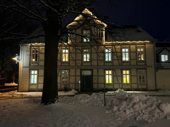 Rathaus-Winter-Hintereingang.jpg
