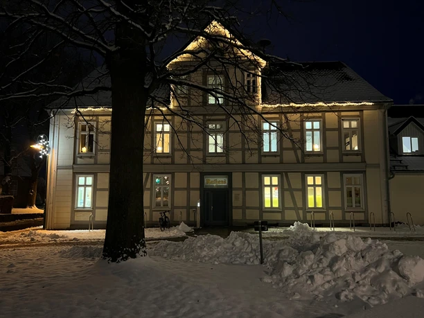 Rathaus-Winter-Hintereingang.jpg