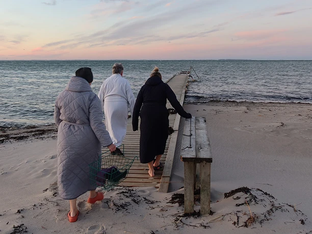 Nordals_Vinterbadere-ved-Købingsmark_Strand©Janni_Krull