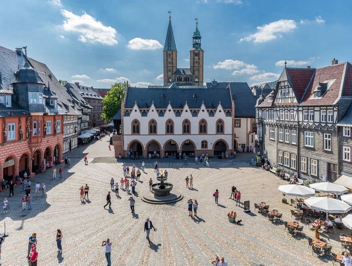 Marktplatz mit Marktkirche_GOSLAR marketing gmbh_diedrehen.de.jpg