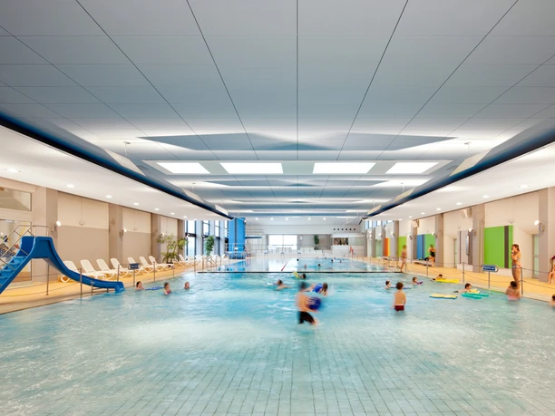Hallenbad Bad Nenndorf mit Badenden