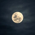 Vollmond_Bild von Lim Yaw KeongPixabay.jpg