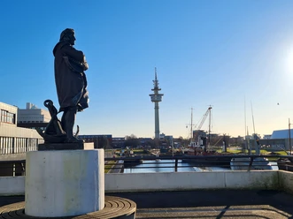 Denkmal 20211220_122844 (c) Dagmar Brandenburg_Erlebnis Bremerhaven_WEB.jpg Denkmal vom Seefahrer und Entdecker Christoph Columbus in Bremerhaven