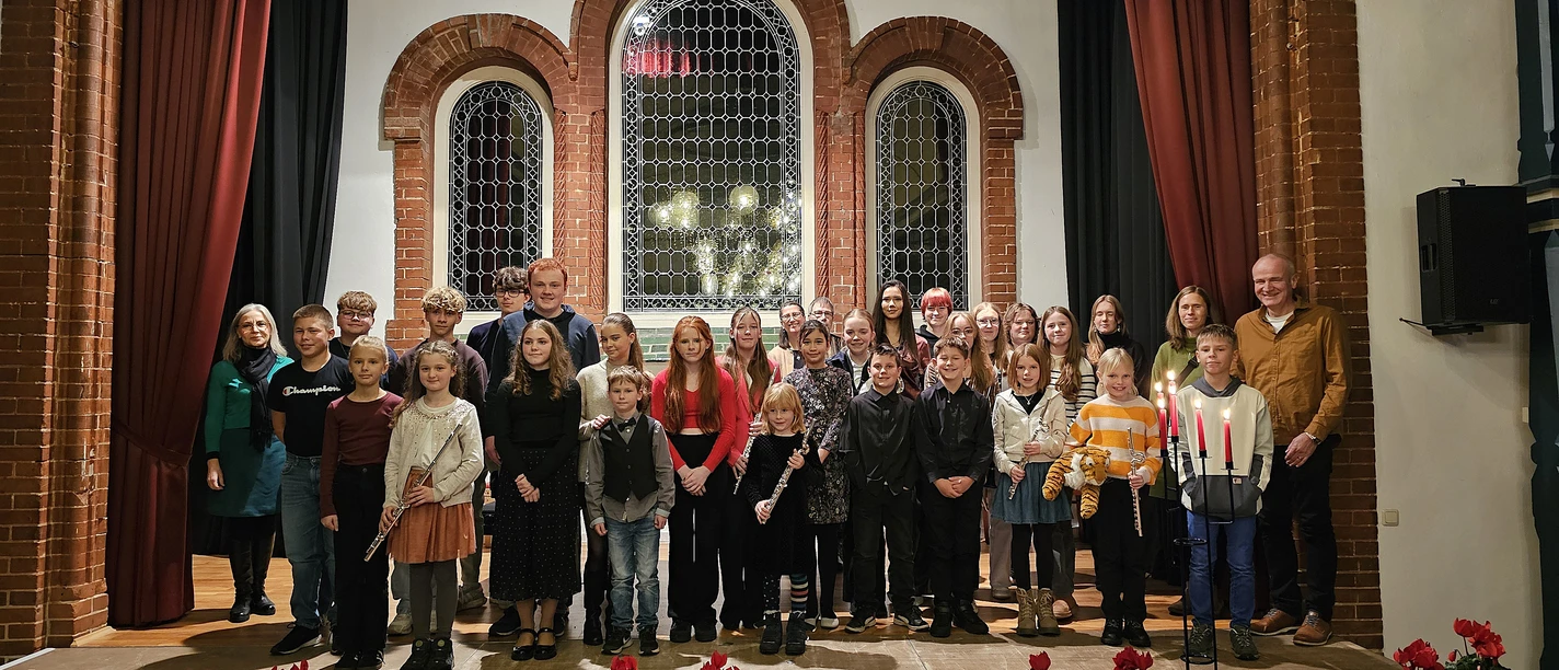 2026_11_15 HausmusikabendGruppenfoto 2025 (1) (002).jpg