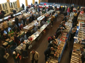 Osnabrücker Schallplattenbörse_Platten und Fans.jpg