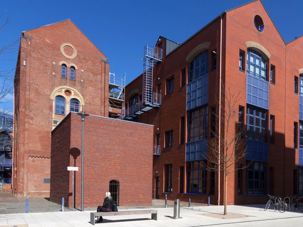 Auswandererdenkmal J5885 (c) Helmut Gross_Erlebnis Bremerhaven_WEB.jpg Auswandererdenkmal The Last Step
