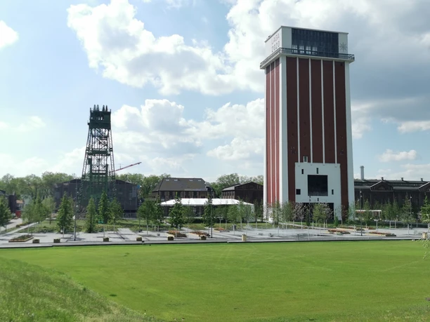 Förderturm und Fördergerüst