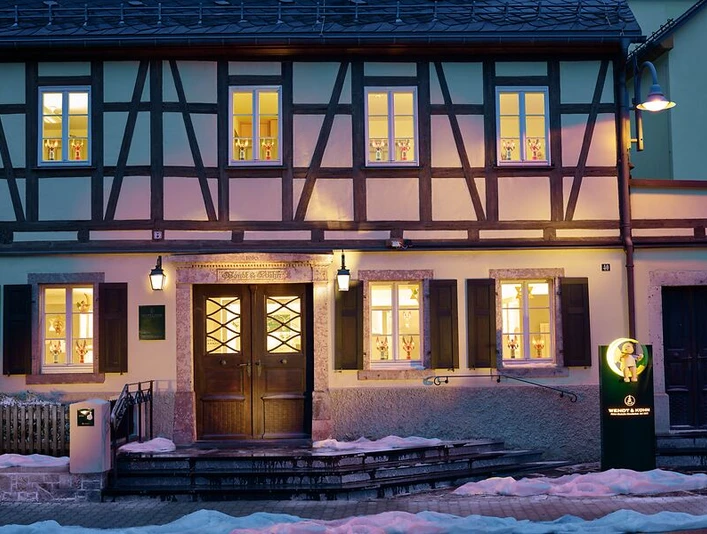 Fachwerkhaus Wendt & Kühn mit Schnee