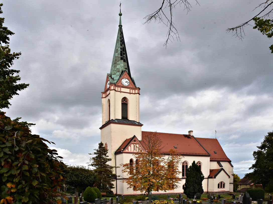 Martinskirche Fuchshain Blick auf die Martinskirche in Fuchshain