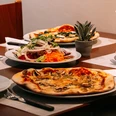 ristorante-brienzza-tisch-pizzas-gedeck.jpg