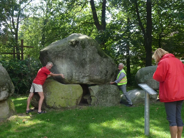 Großsteingrab, Bildnachweis Hasetal.JPG