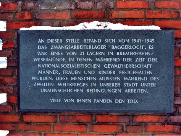 Zwangsarbeiter-Denkmal Am Baggerloch (3)_WEB.jpg Gedenktafel