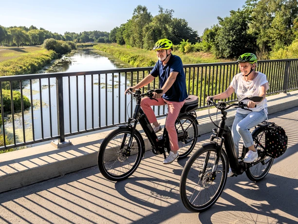 Radfahrer im Emsland unterwegs_quer ©Emsland Tourismus GmbH.jpg