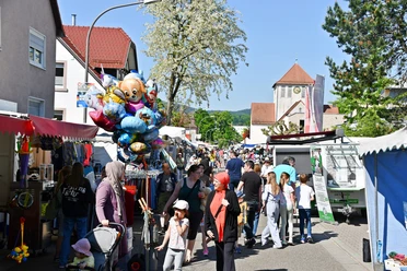 Auf dem Krämermarkt gibt es wieder alles von der Bürste über Tee bis zur Tasche