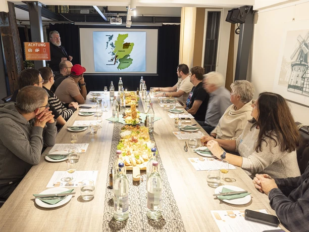 Geniessen-WhiskyTasting-Whisky Tasting Peine-Whisky Tasting im Schwan-Whiskyverkostung Peine-Genussveranstaltung Peine-Events Peine-Schwan Peine Whisky (5).jpg