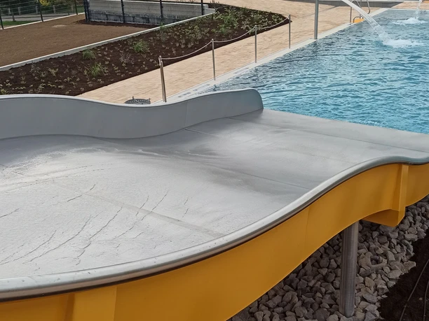 Freibad Hünfelden-Kirberg_Rutsche.jpg