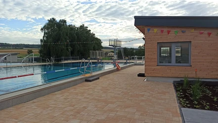 Freibad Hünfelden-Kirberg_Schwimmbecken.jpg