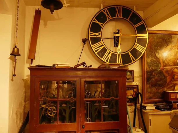 Alte Turmuhr im Heimatmuseum Bad König