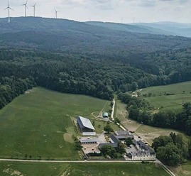 Vogelperspektive Hof zu Hausen.png