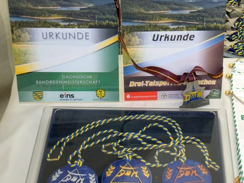 handgefertigte Medaillen aus Keramik