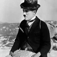 Familienkino_Goldrausch (c) KuKuK e.V..jpg Schwarz-weiß Bild von Charlie Chaplin im Film "Goldrausch".