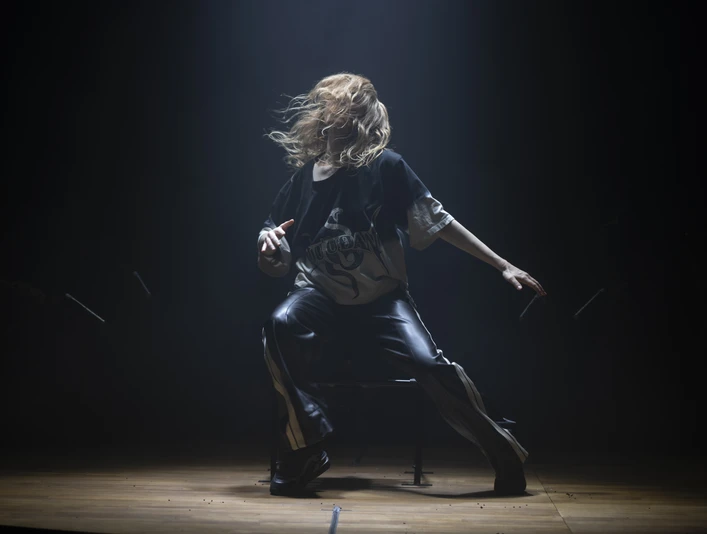 Kat Válastur „Dive into You“ Kat Válastur „Dive into You“