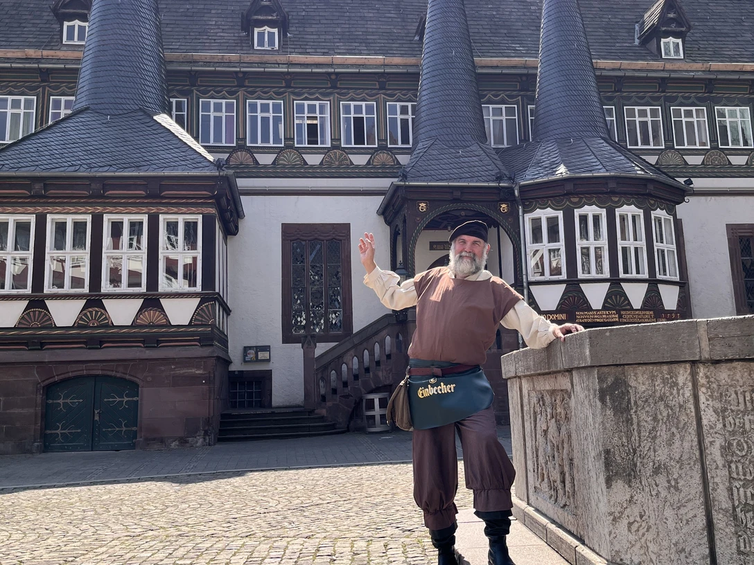 Einbecker Braumeister vor dem Alten Rathaus © Einbeck Tourismus.jpg