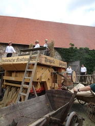 Historische Drescharbeiten