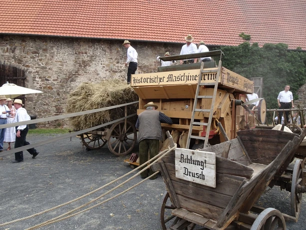 Historische Drescharbeiten