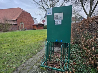 E-Bike-Akku-LadestationinPastorsGarten.jpeg „E‑Bike‑Akkuladestation in Pastors Garten