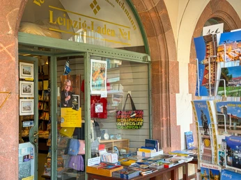 Leipzig-Laden-Nr-1-Eingang-Souvenirs-Innenstadt-Shopping-LTM-Daniel-Almendinger-leipzig-travel.jpg Blick auf den Eingang zum Souvenirshop "Leipzig-Laden Nr 1" im Alten Rathaus am Markt in Leipzigs Innenstadt