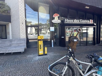 Radstation_ADAC_Wilhelmsplatz_nah.jpg