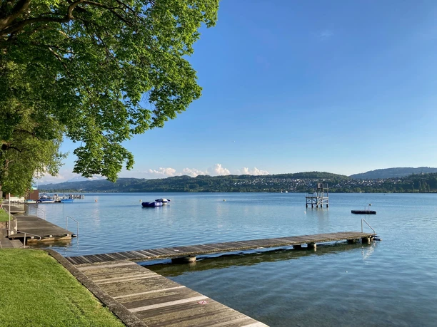 Steg im Strandbad Seerose in Meisterschwanden