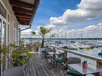 Cossis Restaurant & Bar