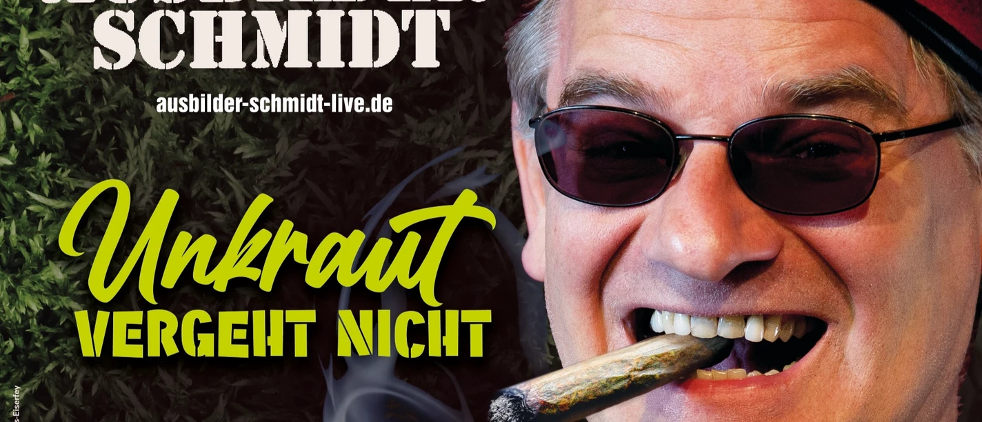 Ausbilder Schmidt in Pilsum Comedian Ausbilder Schmidt mit roter Mütze und Zigarre, Plakatmotiv in Pilsum