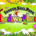 Rhedawiediland.jpg Buntes Plakat mit Schriftzug "Indoor Spiel Park Rhedawiediland"