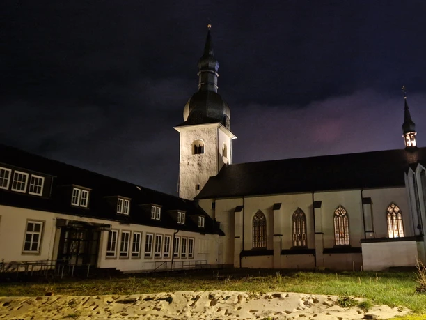 St Walburga Kirche Meschede abends