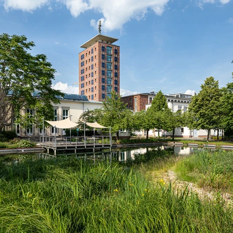 Helmholtz-Zentrum für Umweltforschung – UFZ als Institution im Innovationscluster GreenTech der Leipziger Branchenkompetenzen | Leipzig Convention Bureau Gebäude des Helmholtz-Zentrums für Umweltforschung UFZ in Leipzig im Innovationscluster GreenTech als Teil der Leipziger Branchenkompetenzen – präsentiert vom Leipzig Convention Bureau
