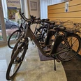 E‑Bike‑Verleih der Tourist Information Bad Westernkotten E‑Bikes des Fahrradverleihs der Tourist Information Bad Westernkotten, bereit für Radtouren in der Umgebung.