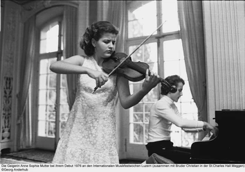 Anne-Sophie Mutter debutiert in Luzern (1976, mit ihrem Bruder Christoph am Klavier) © Georg Anderhub/Lucerne Festival