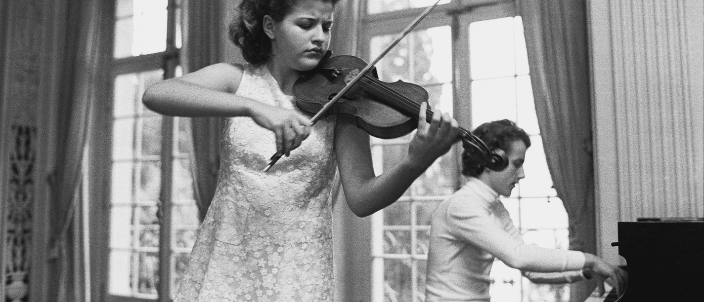 Anne-Sophie Mutter debutiert in Luzern (1976, mit ihrem Bruder Christoph am Klavier) © Georg Anderhub/Lucerne Festival