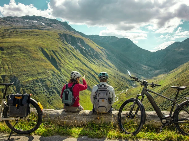 ST_3x2_Furkapass-E-Bike-Break_75199.jpg