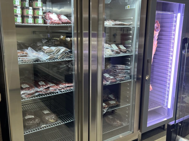 Auslage_Hofladen IseBauern.JPG Auslage_Hofladen IseBauern