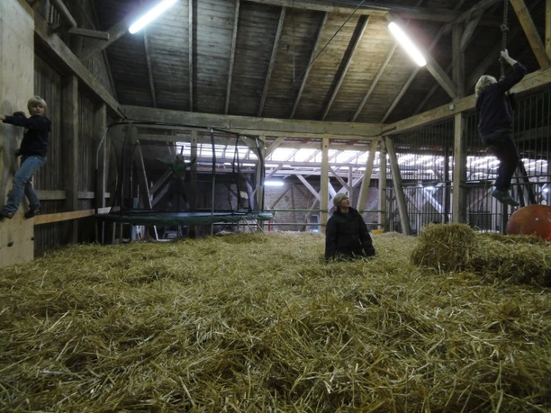 Strohplatz.jpg Strohplatz auf Hof Marienthal im Nordseebad Otterndorf