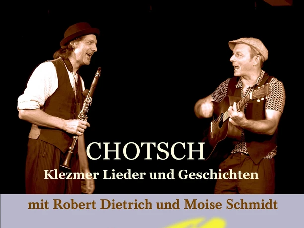 Zwei Musiker spielen Klarinette und Gitarre auf einem Plakat für ein Konzert in der Kirche St. Peter und Paul.