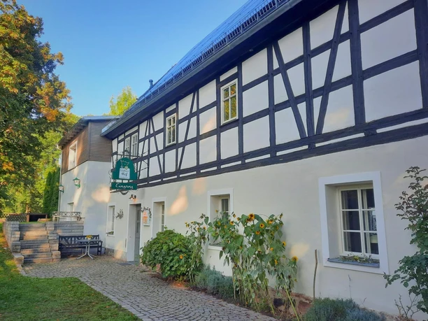 Eingangsbereich Saal und Schafstall (2) bearbeitet