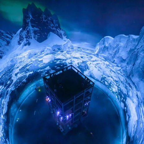 Panoramabild der Ausstellung ANTARKTIS im Innenrund des Panometer Leipzig von oben – präsentiert vom Leipzig Convention BureauPanorama of the ANTARCTICA exhibition inside the Innenrund of Panometer Leipzig viewed from above – presented by Leipzig Convention Bureau