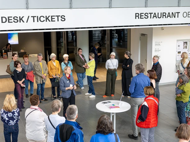 Kunstmuseum Wolfsburg Art4All 05_2025 (c)Marek Kruszewski (8).jpg Art4all Begrüßung im Foyer.